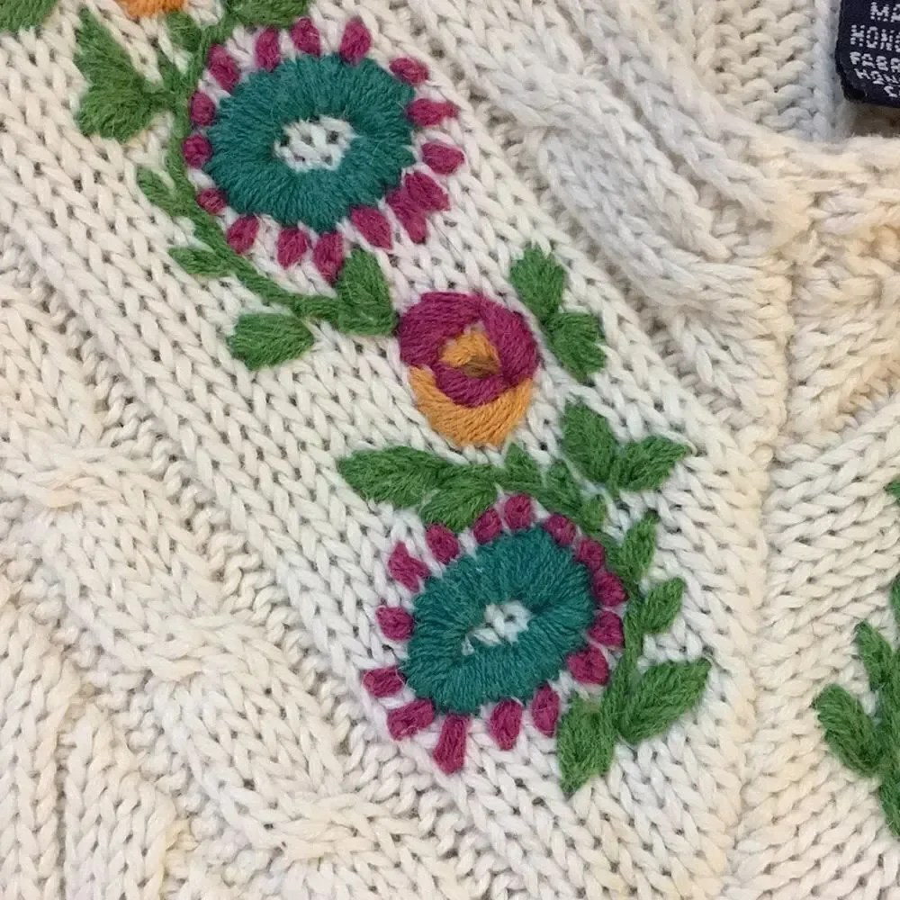 Vintage gap embroidered sweater